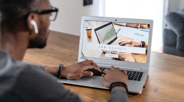 Travel jobseekers reach highest December total in eight years