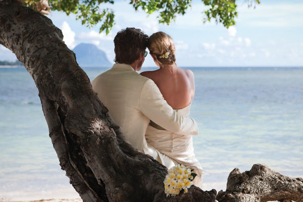 Easy weddings abroad: Large and small