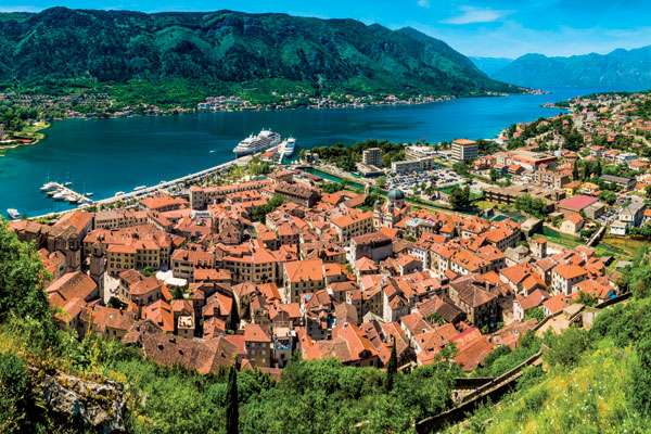 Escorted tours: Staying still