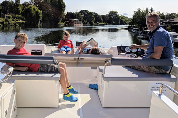 Plain sailing: Cruising the Thames with Le Boat