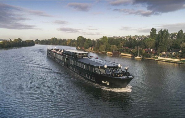 f4f8429cc9a8f3f590f4058e94c62ddd_UbyUniworld_TheB_on_the_Seine