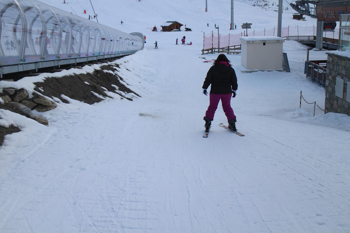 Holly tries steeper run.JPG