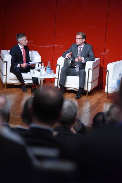 160504-082130-Barclays_Travel_Forum_2016.jpg