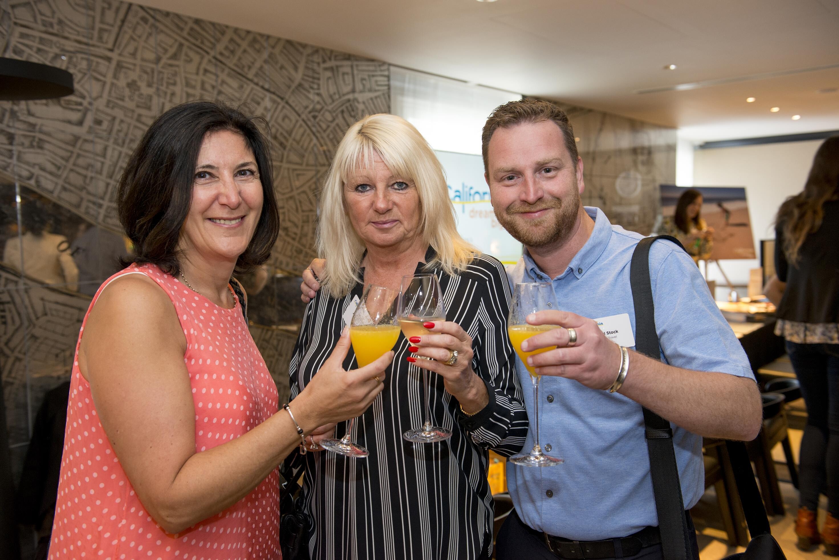 Agent Event_agents enjoying mimosas (Copy).jpg