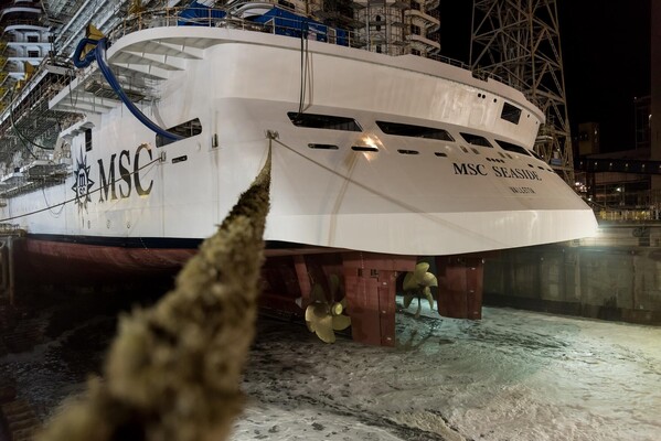 52c4947598efefad9b2b41d4fa4782ce_03_Water-filling-up-the-dry-dock-and-MSC-Seaside-to-touch-the-water-for-the-first-time