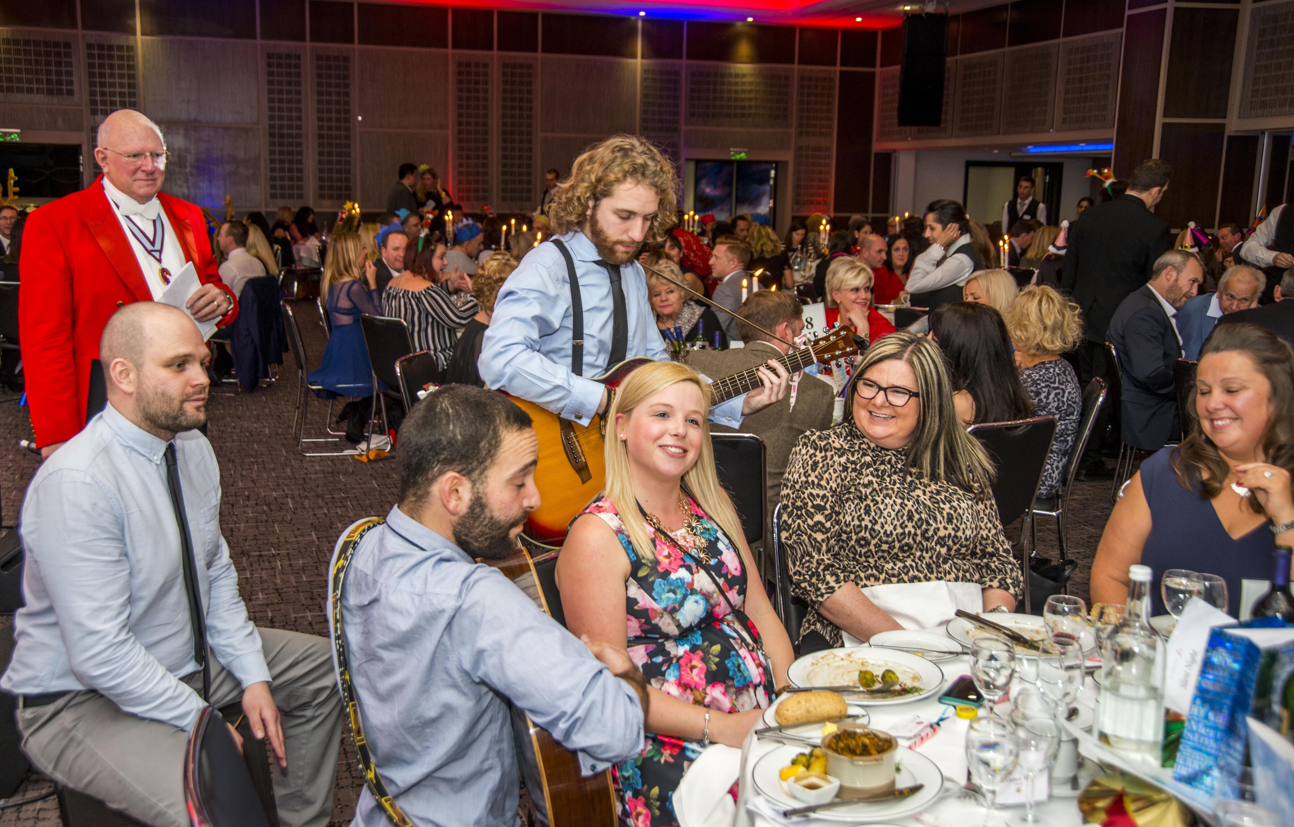 fd4e3ba53bd394843ec26bb5c919bd92_Christmas-Party_101