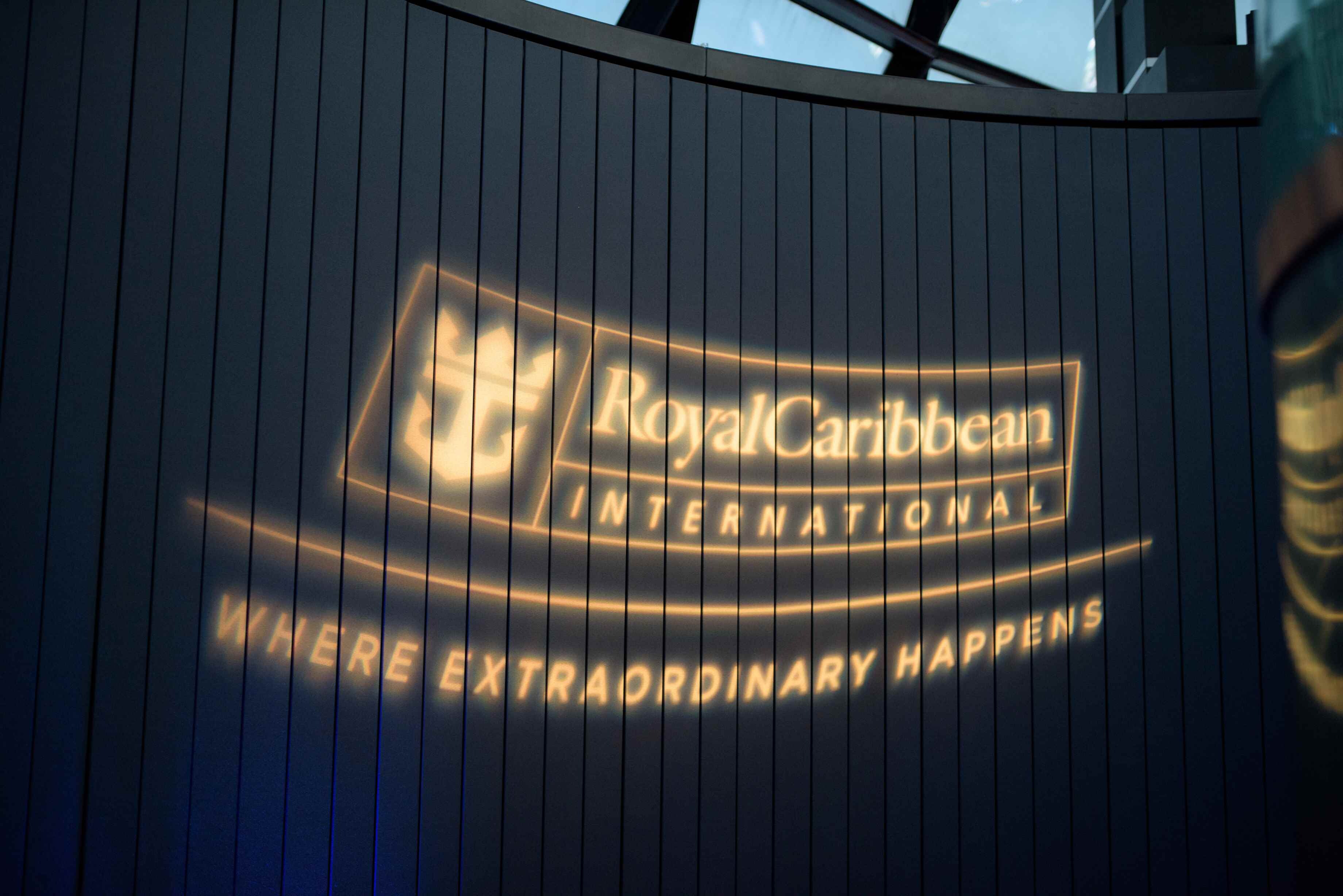 306d013169a68eeb314e0c575edb9c05_FlixnPix-Royal-Caribbean-23.03.2017-3