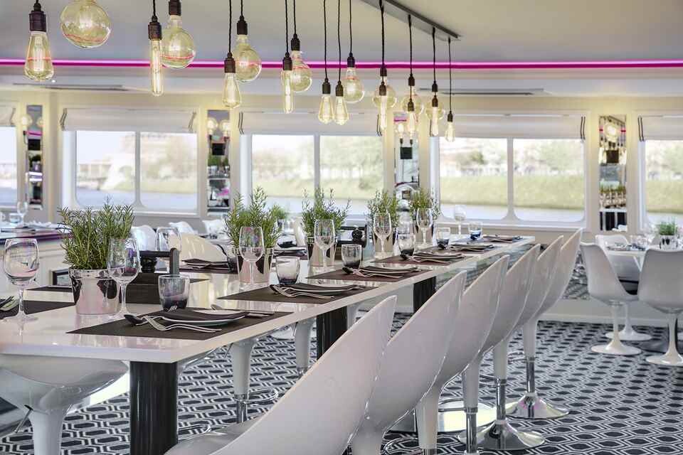 c43997bc9cf0efe765f0ccbb9998d982_UbyUniworld_TheB_Restaurant