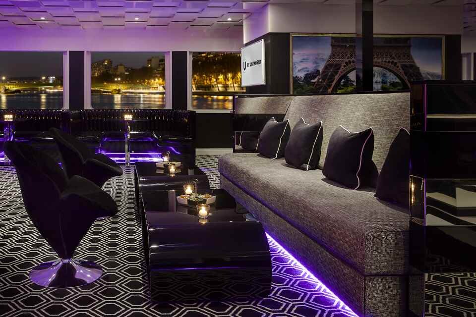 98ca094ea46cc9f497bfce9882fd719f_UbyUniworld_TheB_Lounge
