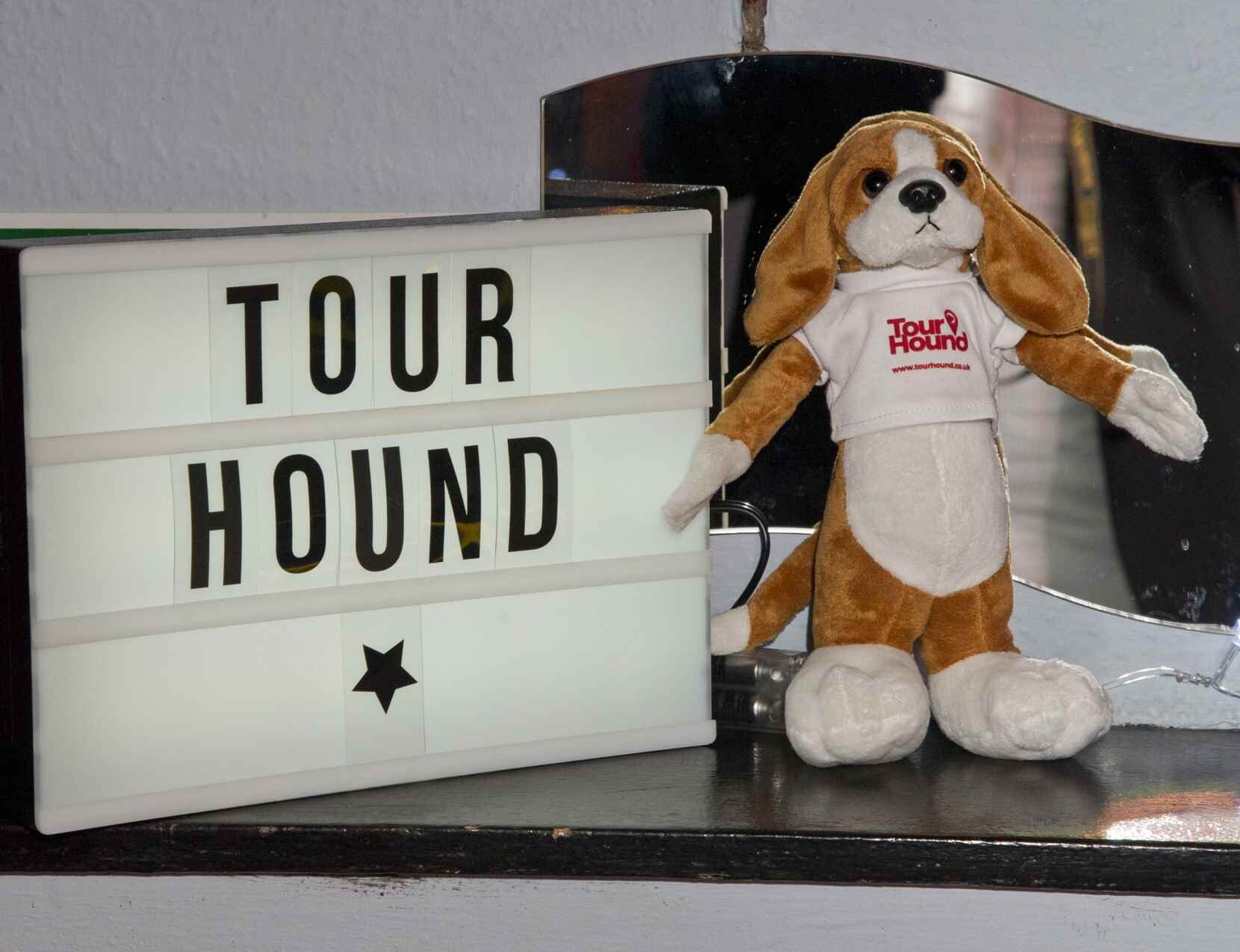 fd3b78dec8e8423b12d6568fecae9c27_Tour_Hound_020