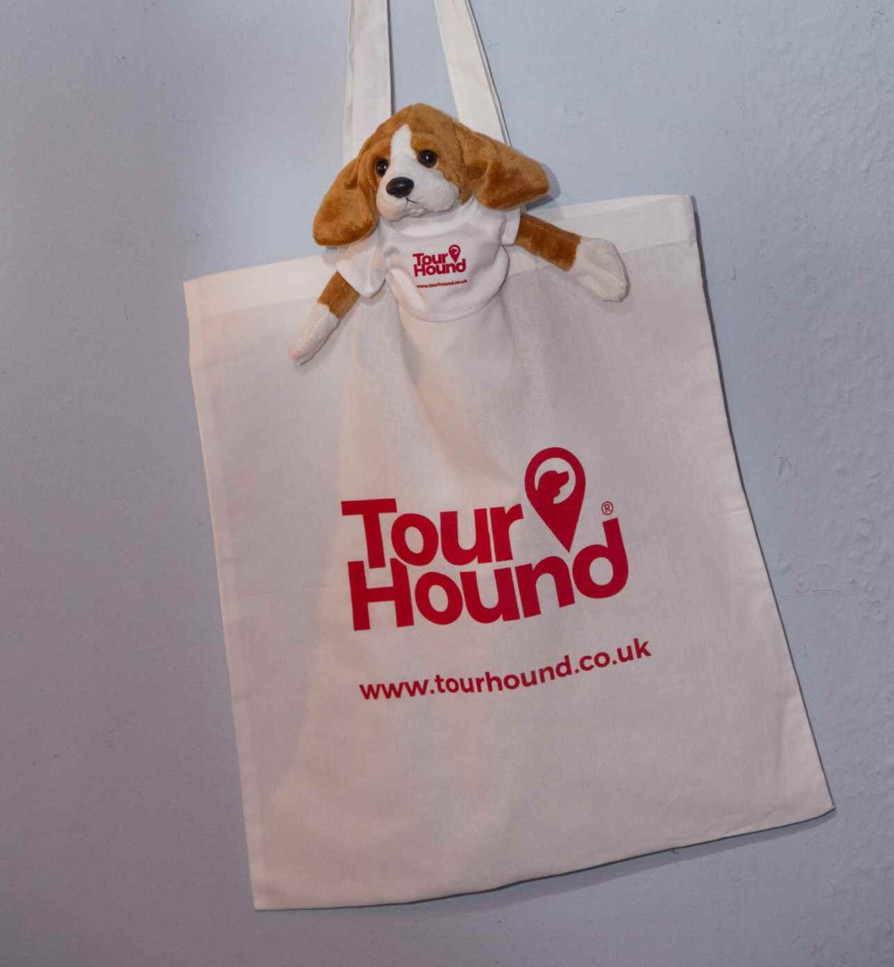 3cbd3ab9d27eb02ebbf1fbdaf528f4c1_Tour_Hound_009