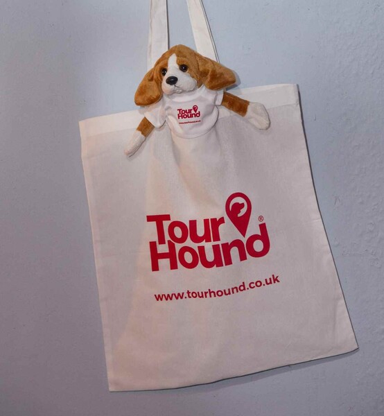 3cbd3ab9d27eb02ebbf1fbdaf528f4c1_Tour_Hound_009