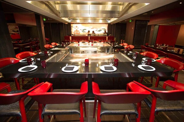 a0bd1a3d5ed9b9cba1f668ee817d2897_May-2018-Izumi-Hibachi-Sushi-on-board-the-new-amped-up-Independence-of-the-Seas