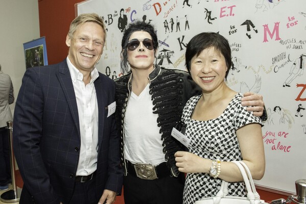 f03d4535c42add32e560974245f3867f_Mark-Bloxham-and-Wendy-Wu-of-Wendy-Wu-Tours-with-Michael-Jackson-180709-191507-SilverTravelAdvisorAwards-2