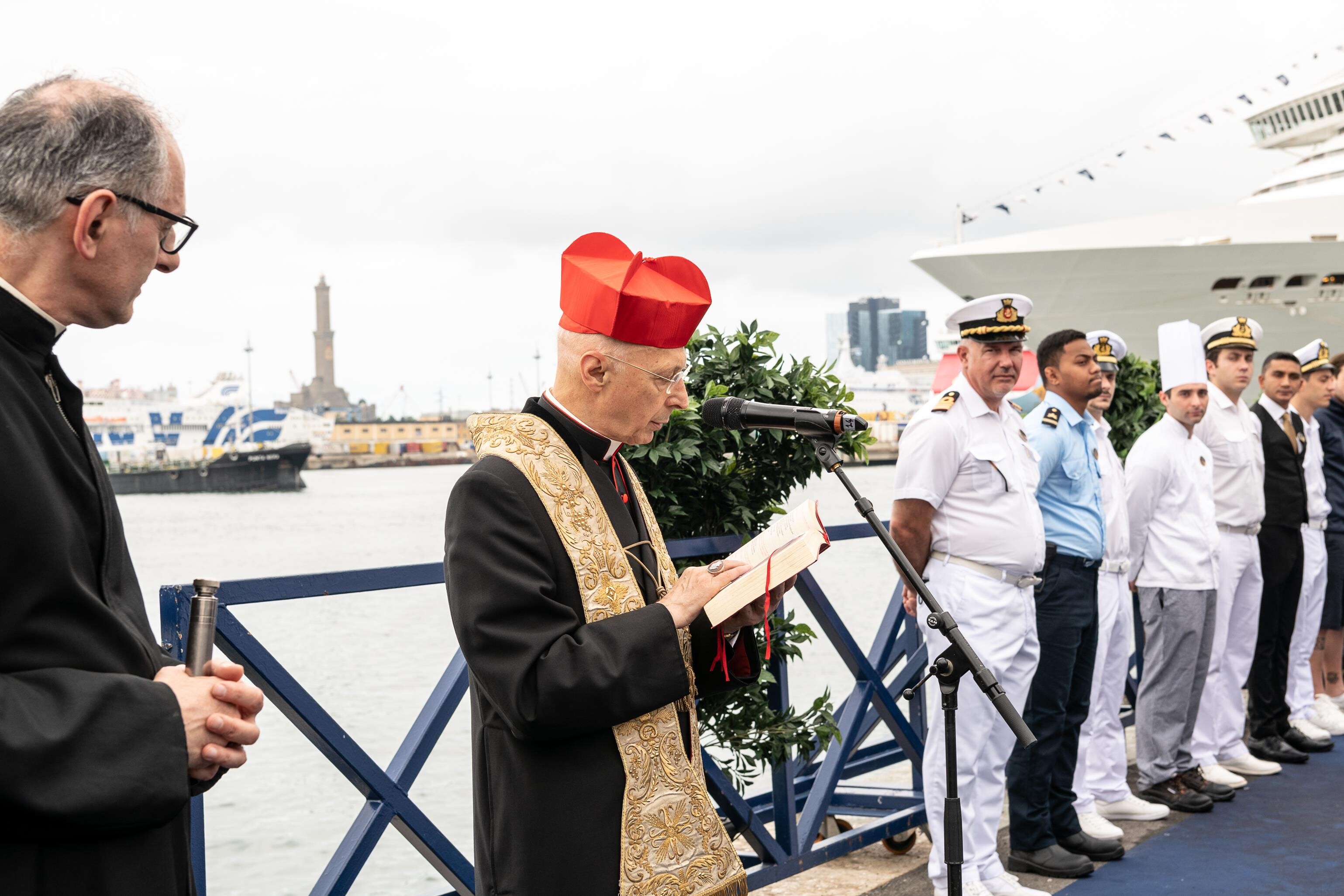 996140b319238e224730d5420d916c2b_MSC-Seaview-crew-attend-the-ship-blessing-by-Cardinale-Bagnasco