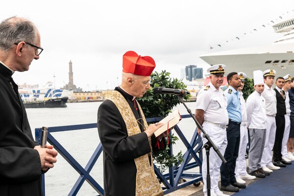 996140b319238e224730d5420d916c2b_MSC-Seaview-crew-attend-the-ship-blessing-by-Cardinale-Bagnasco
