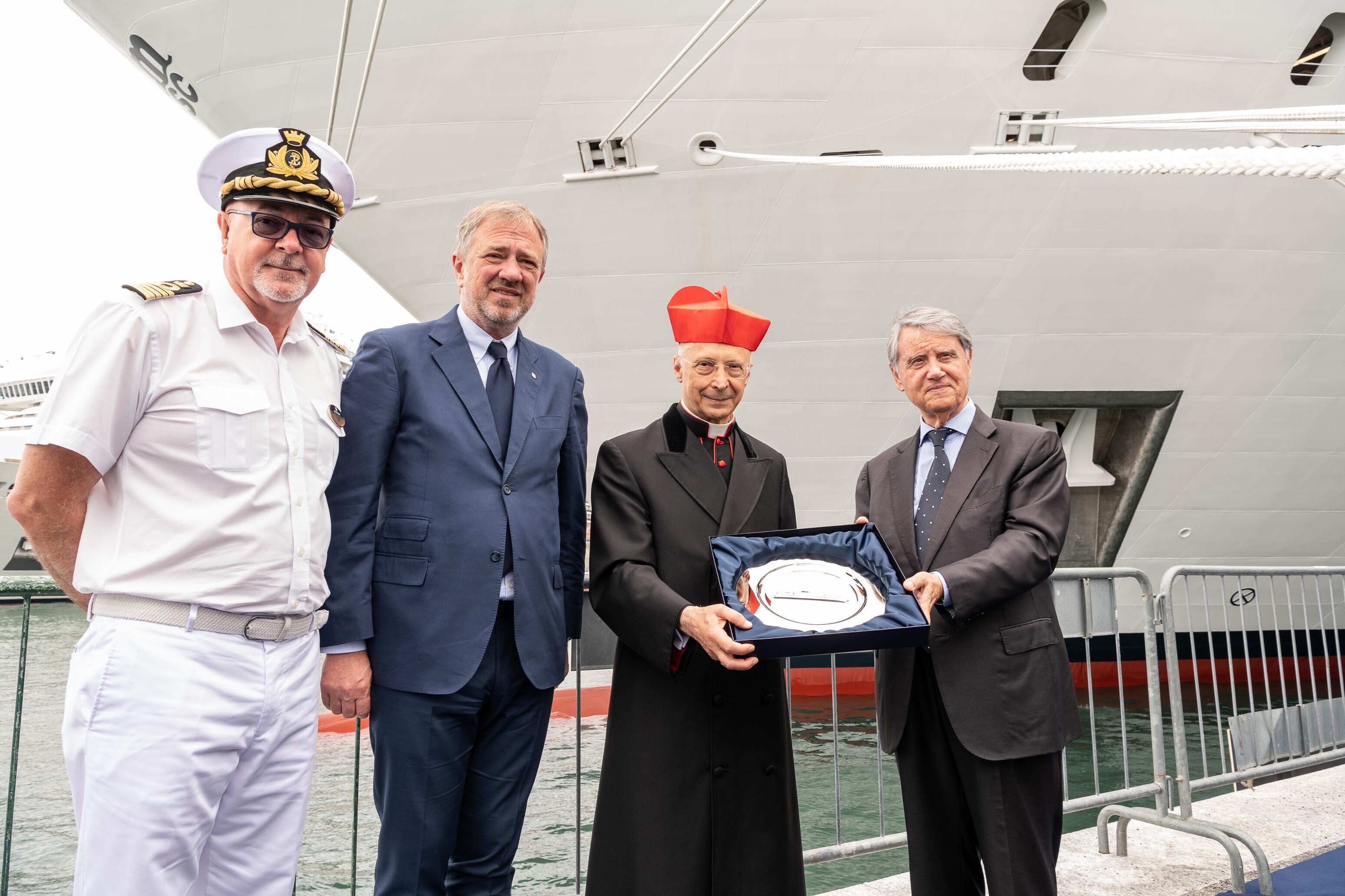 745f0792406d814b1862598d9c6412b6_MSC-Seaview-ship-blessing-1