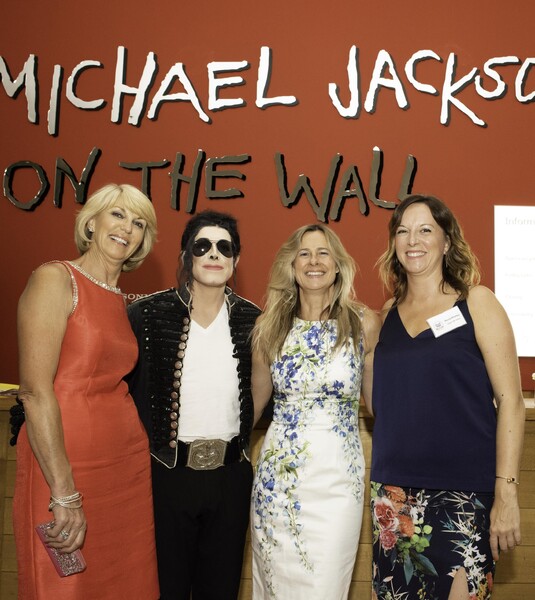 639d98786908cb9a99abdb88a4884907_Jackie-Steadman-Traveltime-World-Michael-Jackson-Debbie-Marshall-Silver-travel-Advisor-and-Nicola-Bradley-Classic-FM-wider-shot-180709-184553-SilverTravelAdvisorAwards