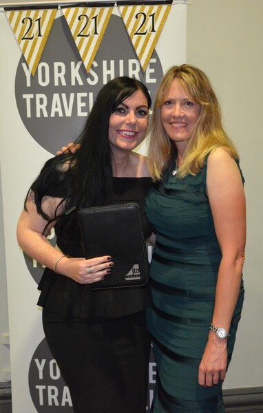 aa12ea547b8b40f458ff6f889b20c3be_Rachel-Simon-presents-a-£50-JTA-voucher-to-Sarah-Normington-of-A2Z-Travel