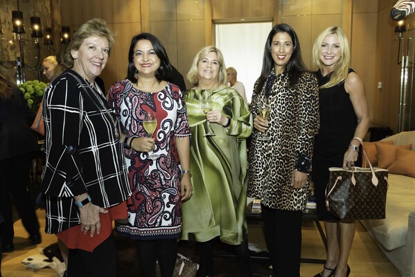 8bed102f2c7156527ed4154f3958c323_181003-121334-WomenInTravel-2