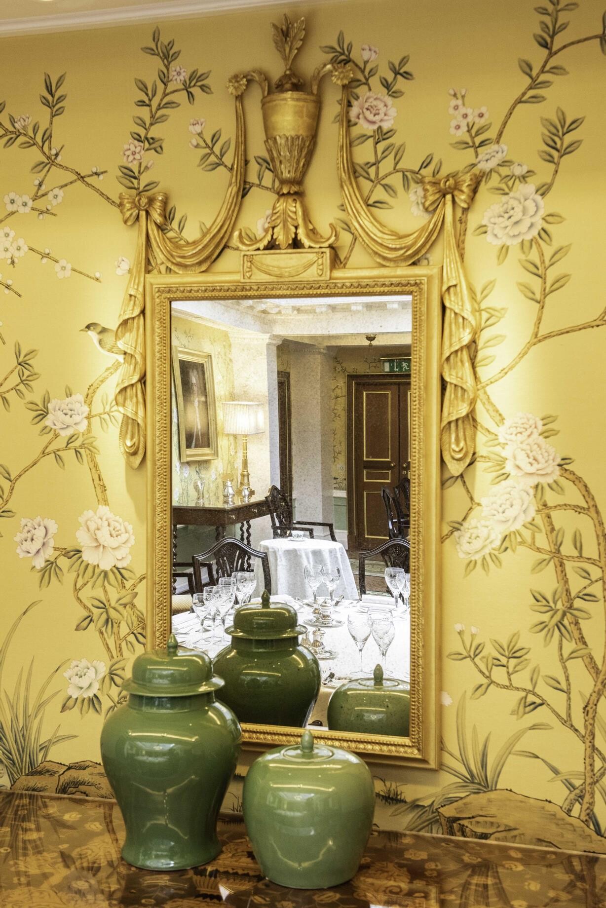 69cff8dd18b5308a29ca1702da0e7360_180928-122148-TWMatureTravellerLunch