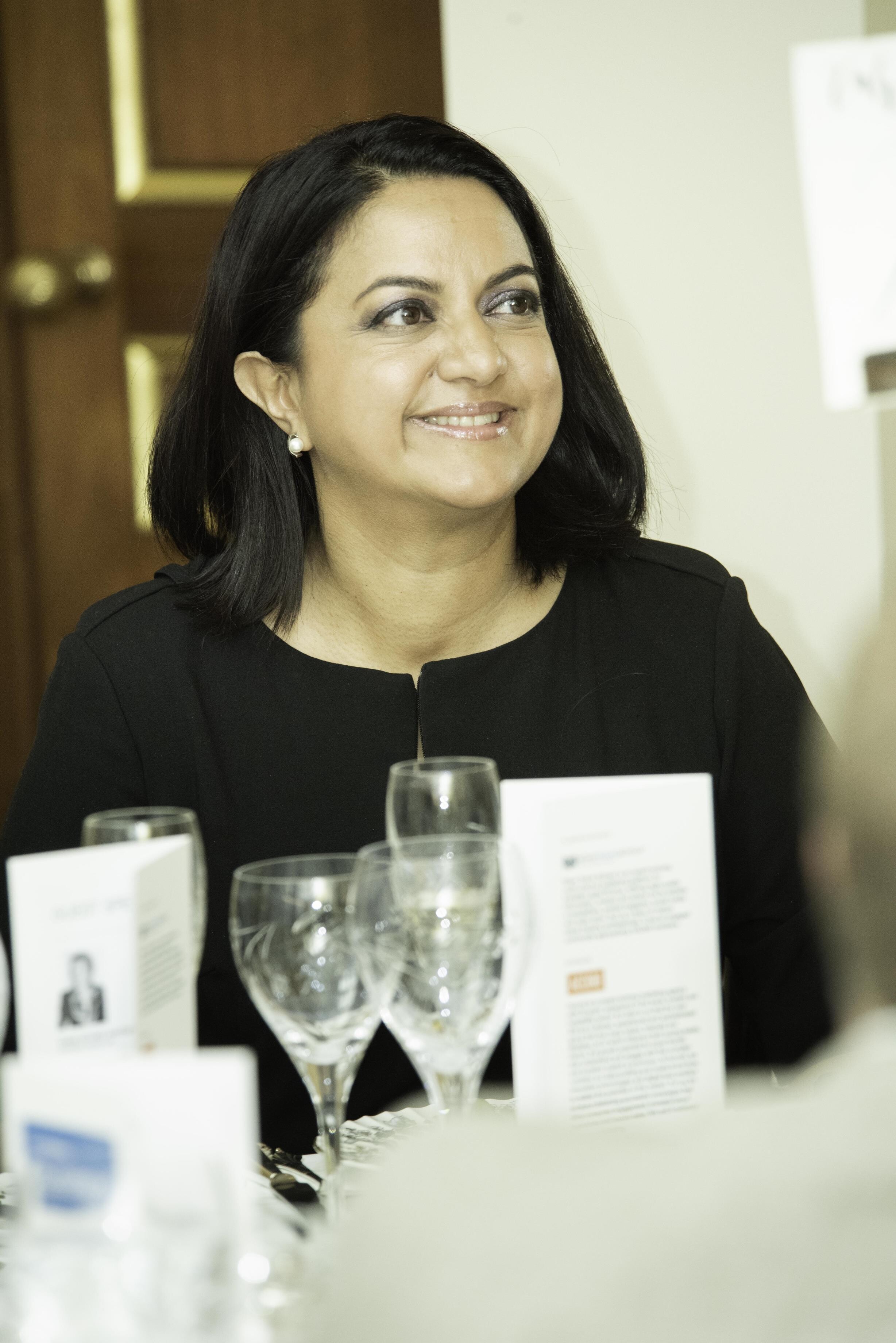 88690446d011a169dc5881ca686d5426_180928-130323-TWMatureTravellerLunch