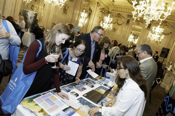 179b81e8312967cd84e2301d5a17135e_181107-202800-Destination_Showcase