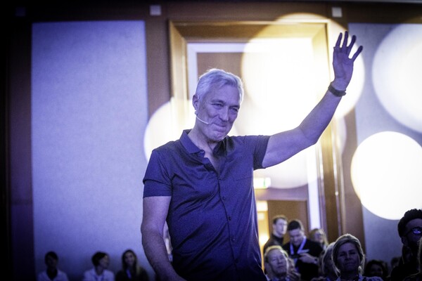 ae9f061f615e4e9b7c112dd3e056f7fd_CONFERENCE_PICS-189