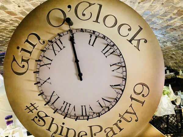 7100535936818f805f5ab1597cf83bb4_190411-181634-shine2019