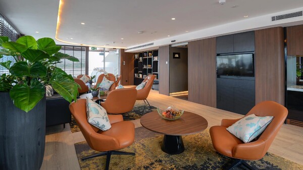 6199cca3898ed78cbe1686e285088750_Lotus-Lounge