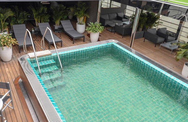 030957f7388da75056dcb7d7dd13f54c_Pool