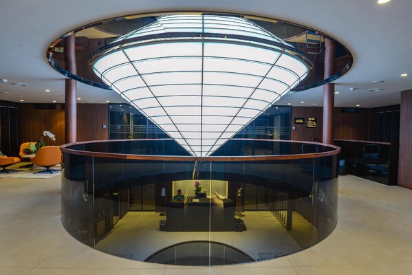 fe4f79810465f65e8b568209353fcf71_Reception-Atrium