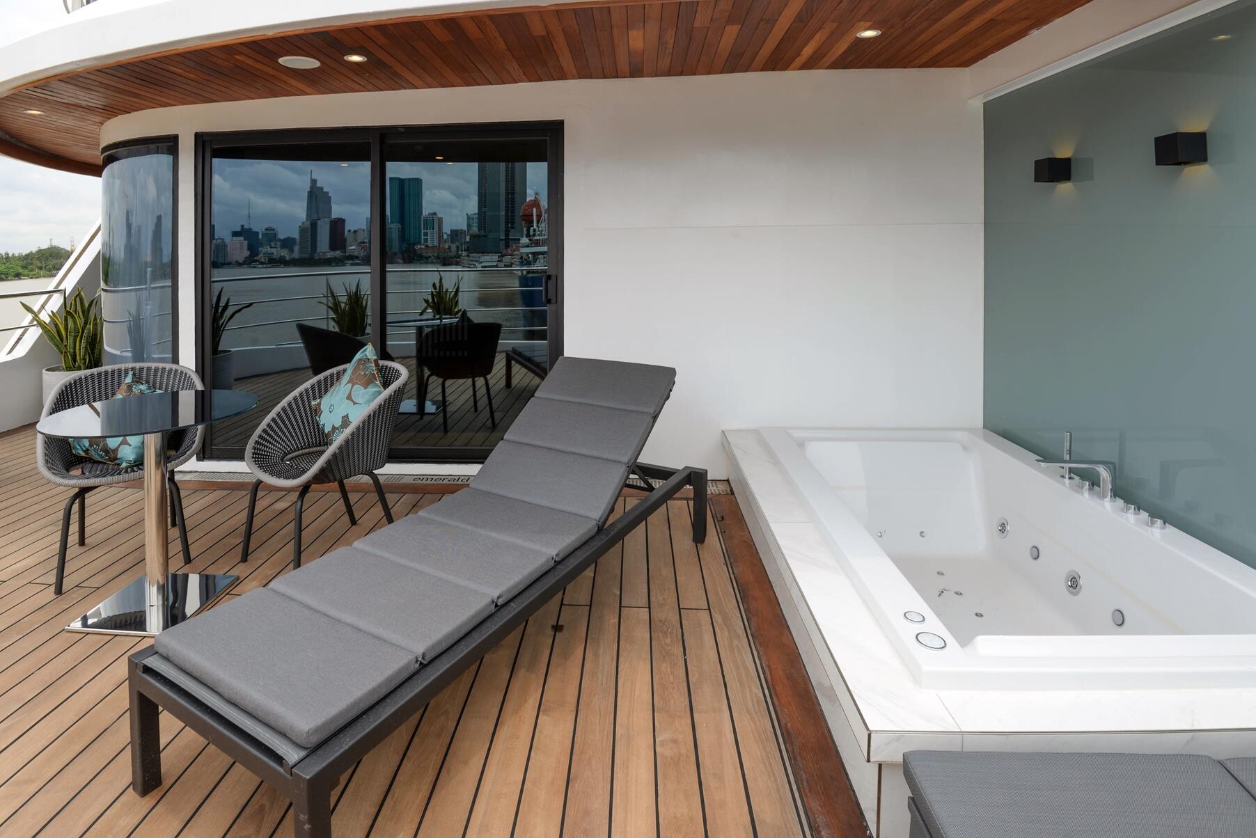 915b6a84d2572a45125bcda0d67c2d2c_Owners-One-bedroom-Balcony