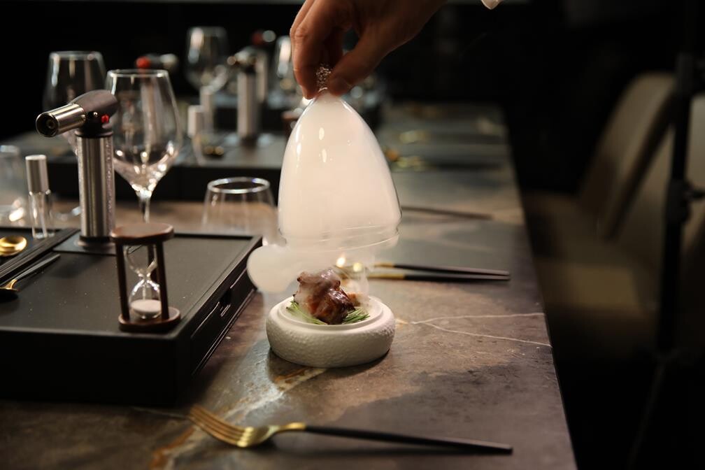 7d47cda7f1376968f2b0877d4b01daa2_Scenic-Eclipse-Chefs-Table-2