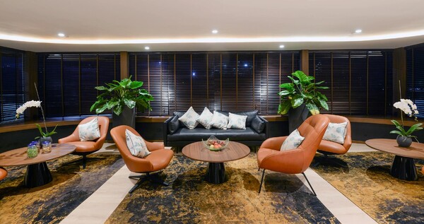 9c14315f260927a95382a6e10299ef7c_Lotus-Lounge-2