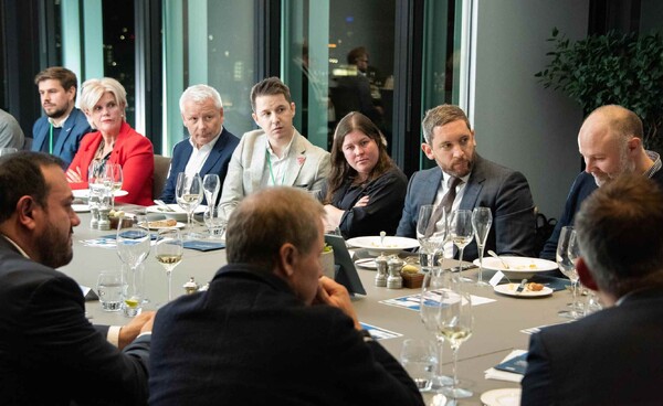 eabab6b3d12fdf86a4d9feba35d6a889_191118-210020-TW-Executive-Dinner