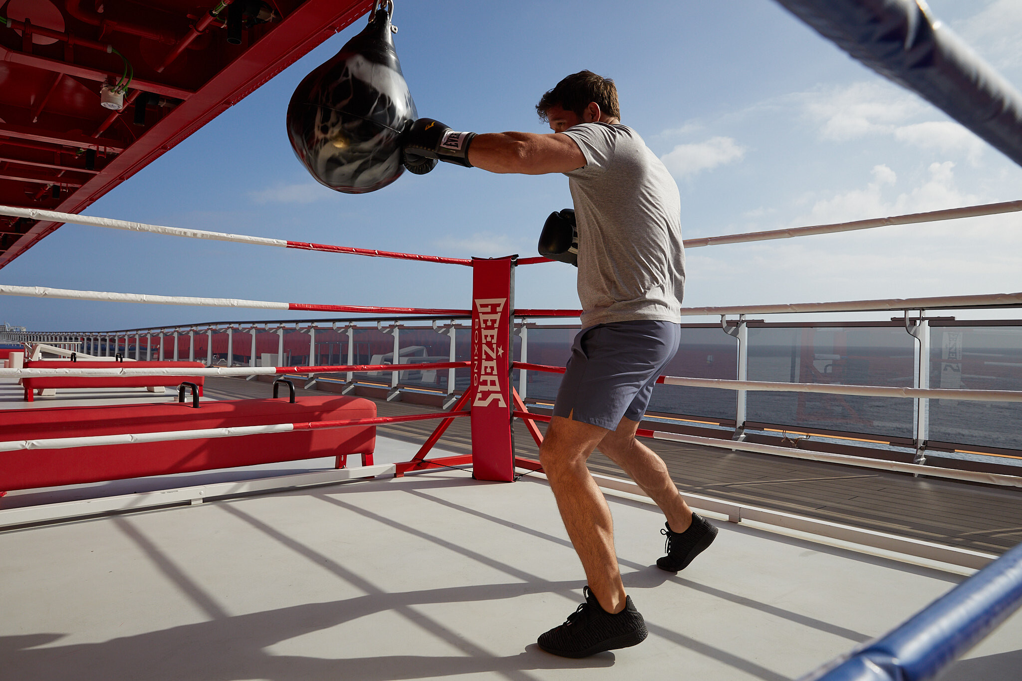 92c4fcbb7dd37a5f0301930137724ad4_200215_VIRGIN_VOYAGES_DOVER_DAY1_TRAINING_CAMP_BOXING_0812