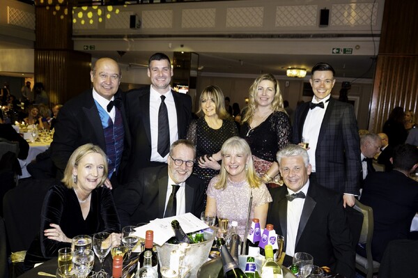 7ea4fd7b451507fbc13404bdd6b75db8_220315-215603-TW-Globes