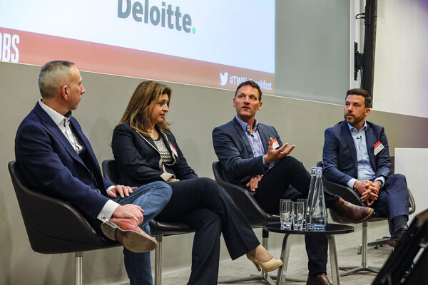 31c1e9deebb43c7f5dbd0ee3b0298964_TravelWeekly_DeloitteBusinessBreakfast_51
