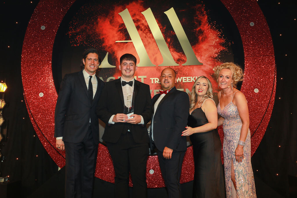 ede72e46ff269d1bdb9bbebf71cebde3_AgentAchievementAwards2022_Ceremony199