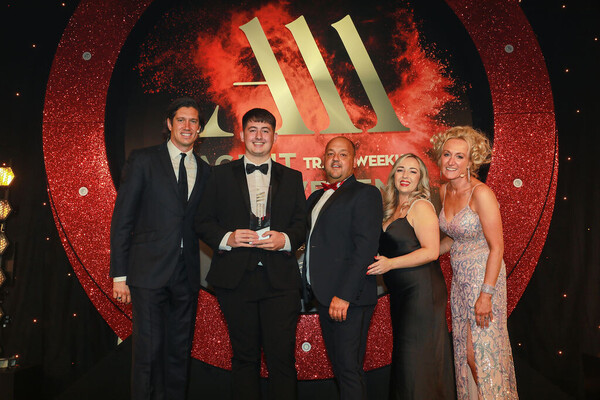 ede72e46ff269d1bdb9bbebf71cebde3_AgentAchievementAwards2022_Ceremony199