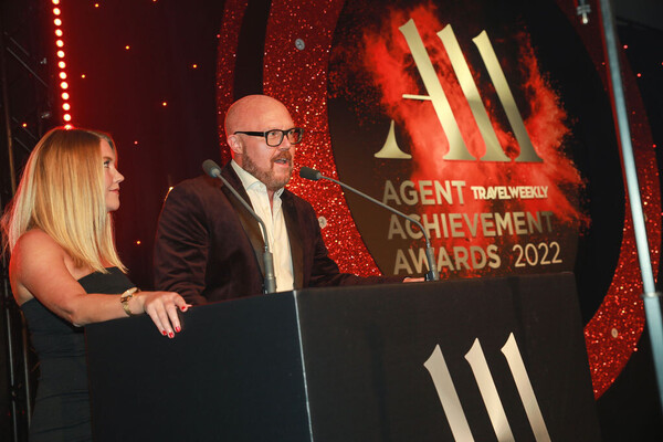 66137782717b97b2cc056a165699e2c5_AgentAchievementAwards2022_Ceremony63