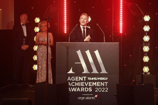 3242391f645baf2e9859626c78e948c5_AgentAchievementAwards2022_Ceremony33
