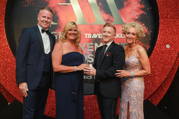 6f157544d8498d8a9d027283729569b9_AgentAchievementAwards2022_Ceremony36