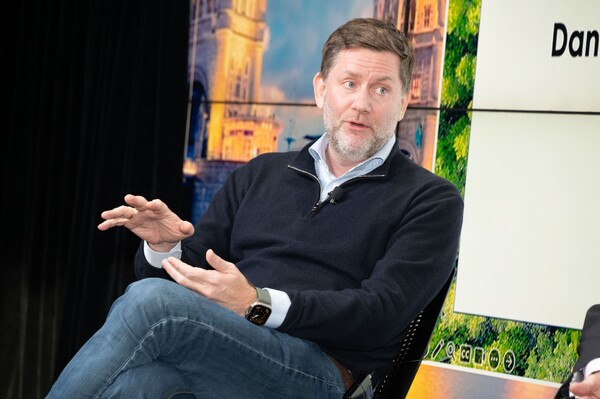 eb89f96466e81805eddab94480e4d3b5_231130-140653-TravelWeeklySustainabilitySummit-2-Copy
