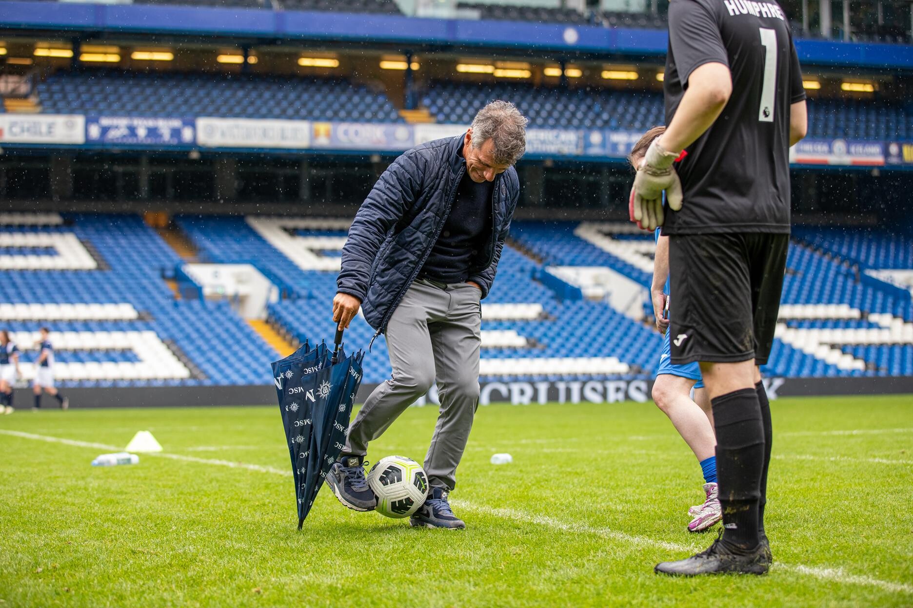 98e0e44c1c57f2eac57ca246b985ad44_Zola-dusts-off-some-old-moves-on-the-touchline