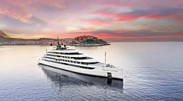 Yacht life: Experience the enchanting Mediterranean with Emerald Azzurra