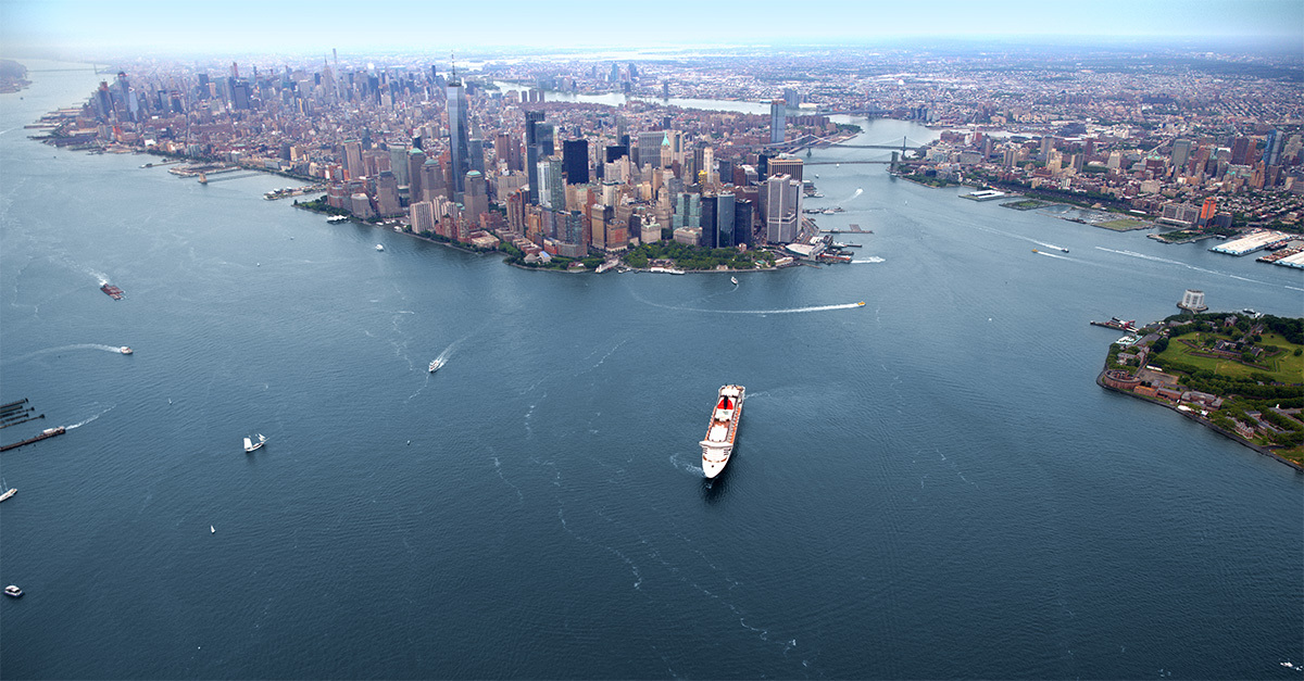 Cunard QM2 in New York 20183.pg