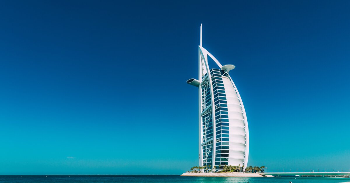 فندق برج العرب المصنف ضمن فئة ال 7 نجوم في دبي يقدم جولات مجانية للأطفال