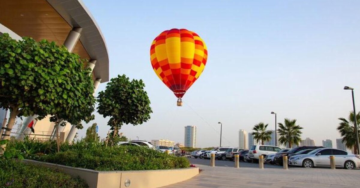 هيئة رأس الخيمة لتنمية السياحة تطلق أول رحلة لمنطاد الهواء الساخن في رأس الخيمة